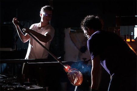 simsearch:400-06796868,k - Two men working with hot glass vase in dark studio Foto de stock - Super Valor sin royalties y Suscripción, Código: 400-06918780