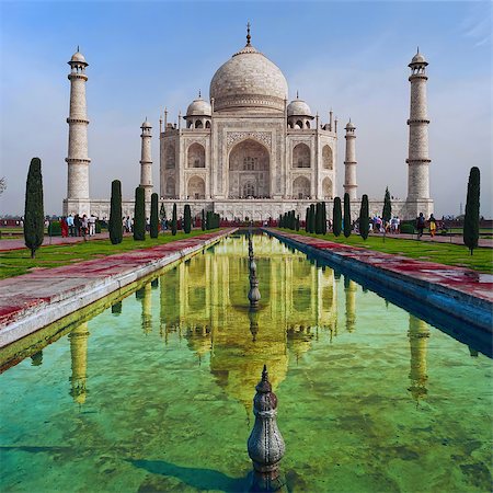 A perspective view on Taj-Mahal mausoleum with reflection in water. Stock Photo - Budget Royalty-Free & Subscription, Code: 400-06919285