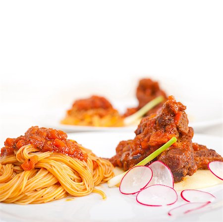 simsearch:400-08115563,k - traditional Italian spaghetti pasta with pork ribbs sauce served on polenta bed Photographie de stock - Aubaine LD & Abonnement, Code: 400-06919305