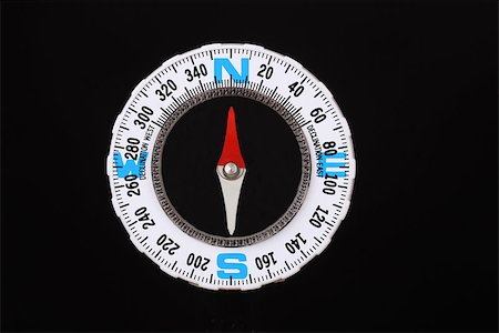 simsearch:400-04773117,k - Close up of a compass on black background Photographie de stock - Aubaine LD & Abonnement, Code: 400-06919724