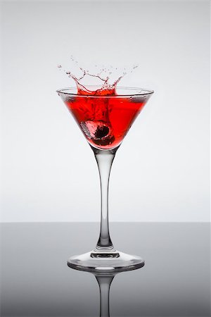 classic contemporary cocktail with display on the mirror Stock Photo - Budget Royalty-Free & Subscription, Code: 400-06911038