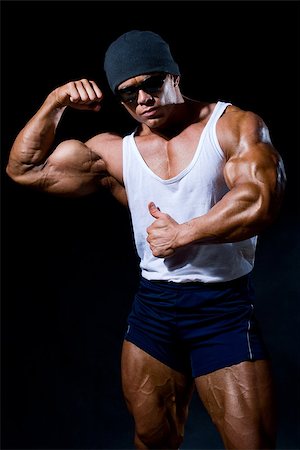 simsearch:400-03936805,k - strong athletic man in dark glasses on a black background Photographie de stock - Aubaine LD & Abonnement, Code: 400-06912513