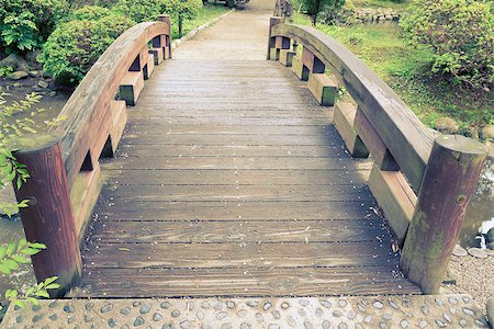 simsearch:400-04833071,k - straight pathway through scenic wooden bridge Photographie de stock - Aubaine LD & Abonnement, Code: 400-06913114