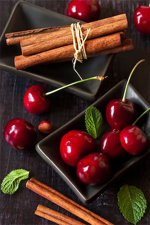 simsearch:400-04266671,k - Ripe sweet cherry, sticks of cinnamon and mint on a dark background. Ingredients for jam. Foto de stock - Super Valor sin royalties y Suscripción, Código: 400-06913253