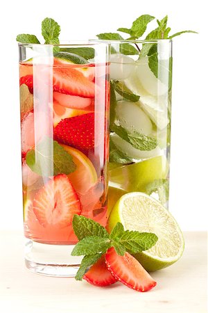 simsearch:400-06913325,k - Cocktail collection: Strawberry and classic mojito isolated on white background Stockbilder - Microstock & Abonnement, Bildnummer: 400-06913326