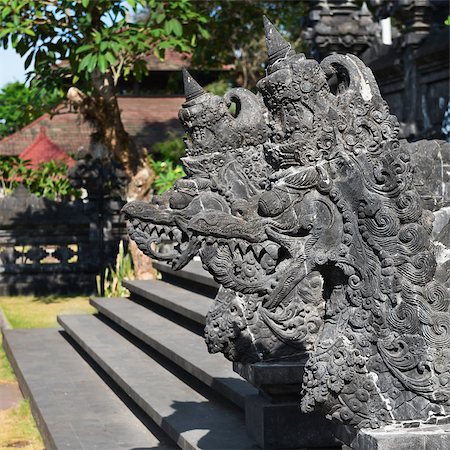 simsearch:400-05308012,k - Traditional Balinese stone dragon image in Goa Lawah Bat Cave temple, Bali, Indonesia Fotografie stock - Microstock e Abbonamento, Codice: 400-06924001