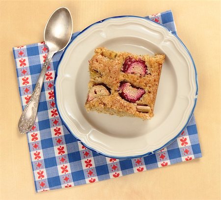 wholemeal cake with rhubarb Stockbilder - Microstock & Abonnement, Bildnummer: 400-06924345