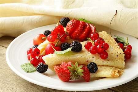 pancake bake - thin dessert pancakes (crepes) with various berries Stock Photo - Budget Royalty-Free & Subscription, Code: 400-06924370