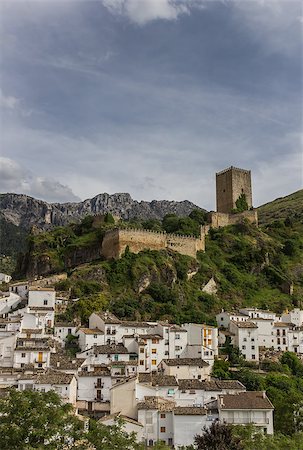sierra - Medieval castle above Cazorla village in Spain Foto de stock - Royalty-Free Super Valor e Assinatura, Número: 400-06924565