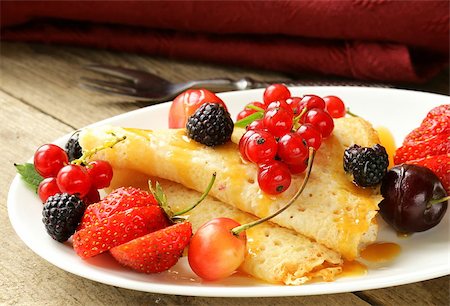 pancake bake - thin dessert pancakes (crepes) with various berries Stock Photo - Budget Royalty-Free & Subscription, Code: 400-06924748