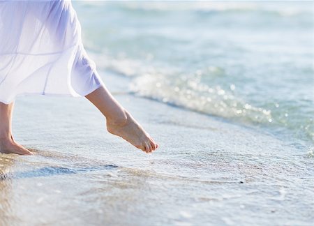 simsearch:400-04912125,k - Closeup on leg of young woman standing on sea shore Stock Photo - Budget Royalty-Free & Subscription, Code: 400-06925546