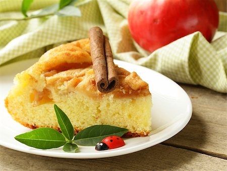 simsearch:400-06946823,k - piece of homemade apple pie with cinnamon on a wooden table Fotografie stock - Microstock e Abbonamento, Codice: 400-06926350