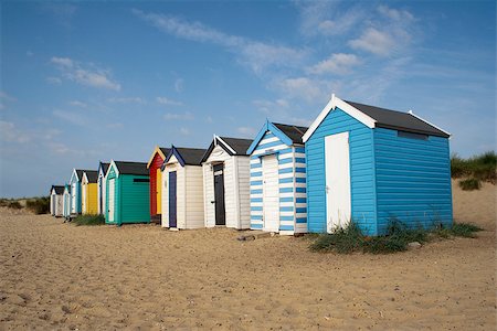 simsearch:400-07832547,k - Colourful beach huts against a blue sky at Southwold, Suffolk , England Fotografie stock - Microstock e Abbonamento, Codice: 400-06926529
