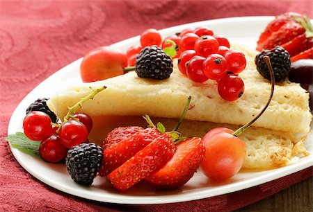 pancake bake - thin dessert pancakes (crepes) with various berries Stock Photo - Budget Royalty-Free & Subscription, Code: 400-06927412
