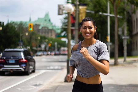 Fit young woman running on a busy city street Photographie de stock - Aubaine LD & Abonnement, Code: 400-06927468