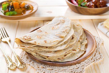 simsearch:400-08075728,k - Chapatti roti or Flat bread, curry chicken and dhal. Indian food on dining table. Photographie de stock - Aubaine LD & Abonnement, Code: 400-06927754