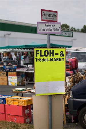 Flea and jumble market poster, in the background a flea market (blurred background) Fotografie stock - Microstock e Abbonamento, Codice: 400-06928083