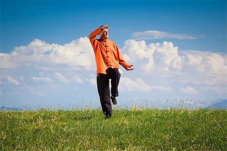 A man doing Qi-Gong in the green nature Photographie de stock - Aubaine LD & Abonnement, Code: 400-06928236