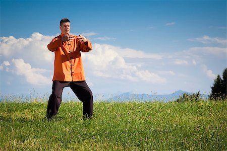 A man doing Qi-Gong in the green nature Photographie de stock - Aubaine LD & Abonnement, Code: 400-06928251
