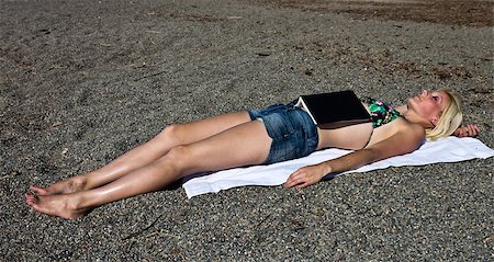 Young woman with a book sleeping on the beach Photographie de stock - Aubaine LD & Abonnement, Code: 400-06928523