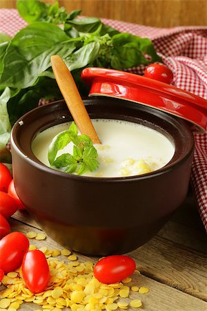 simsearch:400-08786286,k - milk (cream) soup with lentils, tomatoes and basil Fotografie stock - Microstock e Abbonamento, Codice: 400-06928531