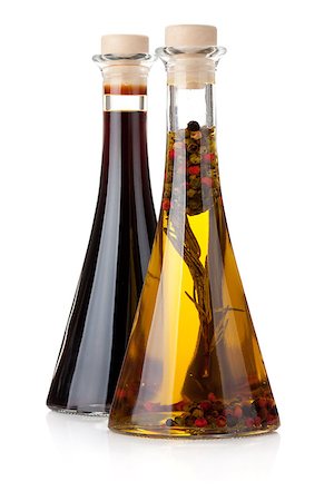 simsearch:400-05026177,k - Olive oil and vinegar bottles. Isolated on white background Foto de stock - Super Valor sin royalties y Suscripción, Código: 400-06920206