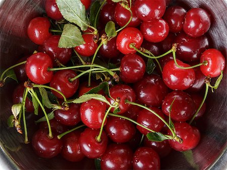 simsearch:400-06921455,k - ripe cherries with stem and leaves, background Foto de stock - Super Valor sin royalties y Suscripción, Código: 400-06921454