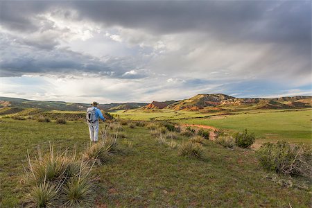 male hiker with a backpack contemplates sunset over Red Mountain Open Space near Fort Collins, spring scenery Photographie de stock - Aubaine LD & Abonnement, Code: 400-06921724