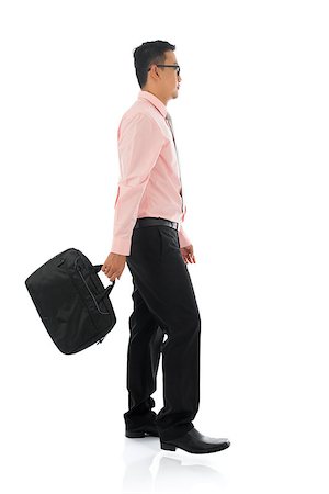 simsearch:400-07978342,k - Full body side view young Asian businessman walking with briefcase, isolated on white background Photographie de stock - Aubaine LD & Abonnement, Code: 400-06922052