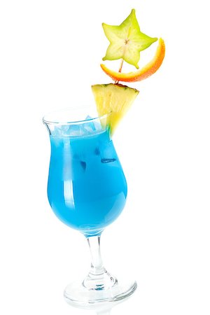 simsearch:400-06913325,k - Blue Hawaii tropical cocktail with pineapple and carambola isolated on white background Stockbilder - Microstock & Abonnement, Bildnummer: 400-06922231