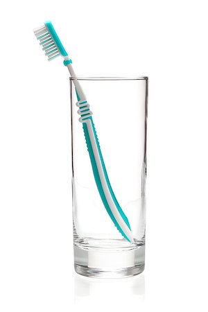 simsearch:400-04552289,k - Green tooth brush in glass. Isolated on white background Foto de stock - Super Valor sin royalties y Suscripción, Código: 400-06922447