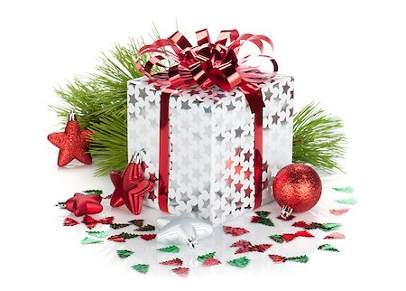 simsearch:400-04272073,k - Gift box and christmas decor. Isolated on white background Foto de stock - Super Valor sin royalties y Suscripción, Código: 400-06923159
