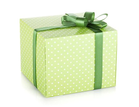 simsearch:400-06360703,k - Green gift box with ribbon and bow. Isolated on white background Stockbilder - Microstock & Abonnement, Bildnummer: 400-06923168