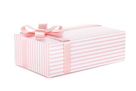 simsearch:400-06360703,k - Pink gift box with ribbon and bow. Isolated on white background Stockbilder - Microstock & Abonnement, Bildnummer: 400-06923161