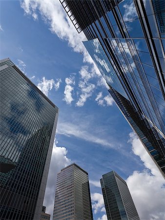 simsearch:400-07820969,k - The sky surrounded by office skyscrapers Stock Photo - Budget Royalty-Free & Subscription, Code: 400-06923327