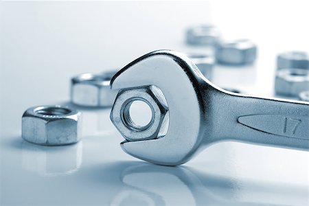 simsearch:400-04009626,k - Metal nuts and spanner. Blue toned Foto de stock - Royalty-Free Super Valor e Assinatura, Número: 400-06923359