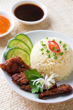 simsearch:400-04997357,k - Singapore Hainan chicken rice close-up. Asian food. Photographie de stock - Aubaine LD & Abonnement, Code: 400-06923725