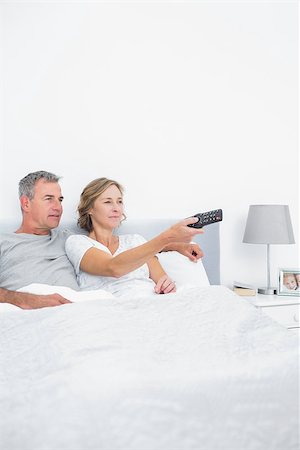 Content couple watching tv in bed at home in bedroom Stock Photo - Budget Royalty-Free & Subscription, Code: 400-06931246