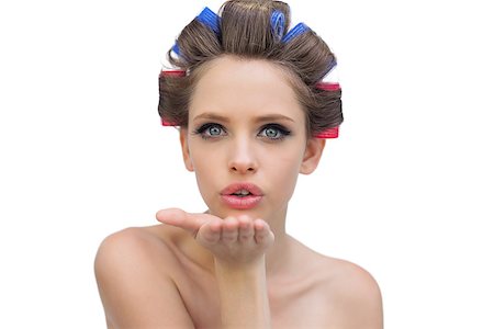 simsearch:6109-06781751,k - Young model in hair rollers blowing a kiss and looking at camera Photographie de stock - Aubaine LD & Abonnement, Code: 400-06932436