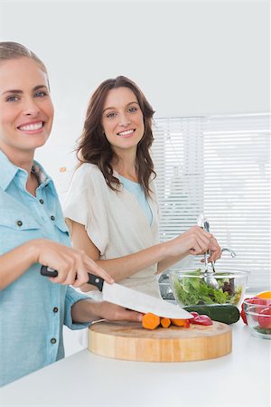 simsearch:400-06891385,k - Women preparing a salad together smiling at camera in the kitchen Stock Photo - Budget Royalty-Free & Subscription, Code: 400-06932722