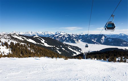Cable car going to Schmitten ski resort in Zell Am See, Austria Photographie de stock - Aubaine LD & Abonnement, Code: 400-06944417
