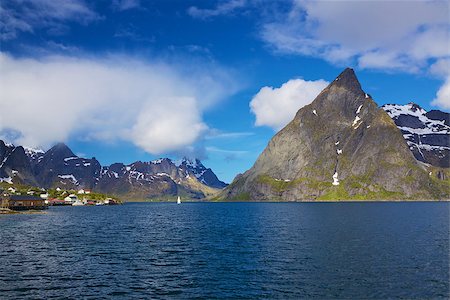 simsearch:400-06946273,k - Scenic norwegian fjord on Lofoten during sunny summer day Photographie de stock - Aubaine LD & Abonnement, Code: 400-06945669