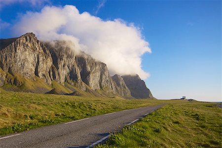 scenic north island roads - Scenic coastal road under the cliffs of island Vaeroy on Lofoten, Norway Foto de stock - Super Valor sin royalties y Suscripción, Código: 400-06946235