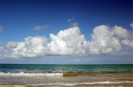 Blue sky, puffy white clouds, emerald sea, white wave breakers and a tan sandy beach make for a naturally beautiful Caribbean beach scene at Carolina Beach, Carolina, Puerto Rico. Photographie de stock - Aubaine LD & Abonnement, Code: 400-06947974