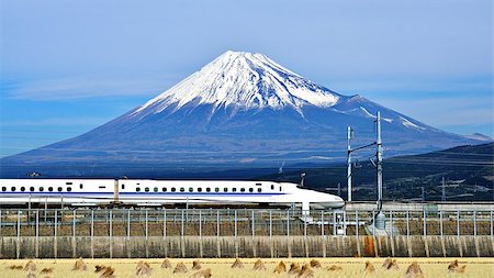 A bullet train passes below Mt. Fuji in Japan. Photographie de stock - Aubaine LD & Abonnement, Code: 400-06948482