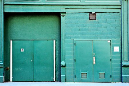 Delivery access in a back alley in New York City. Stockbilder - Microstock & Abonnement, Bildnummer: 400-06948483