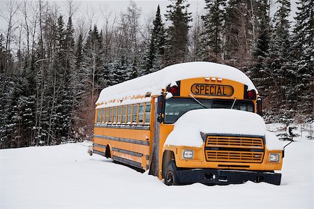 Abandoned weird school bus Photographie de stock - Aubaine LD & Abonnement, Code: 400-06948534