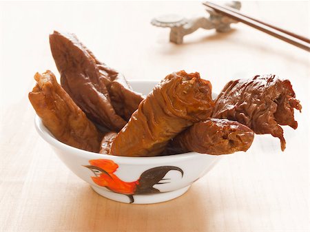 close up of a bowl of braised pork intestines Foto de stock - Super Valor sin royalties y Suscripción, Código: 400-06948835