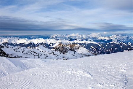 Ski slopes in Kaprun resort next to Kitzsteinhorn peak, Austrian Alps Foto de stock - Super Valor sin royalties y Suscripción, Código: 400-06948861