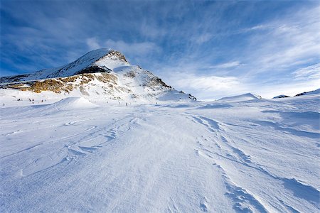 Ski slopes in Kaprun resort next to Kitzsteinhorn peak, Austrian Alps Foto de stock - Super Valor sin royalties y Suscripción, Código: 400-06948862